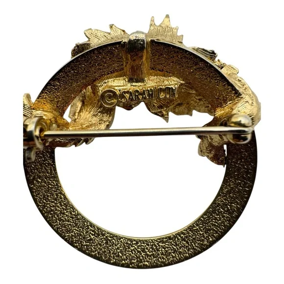 Sarah Coventry Gold Tone‎ Pearl Leaf Wreath Brooch Pin 1” Vintage - Picture 6 of 7